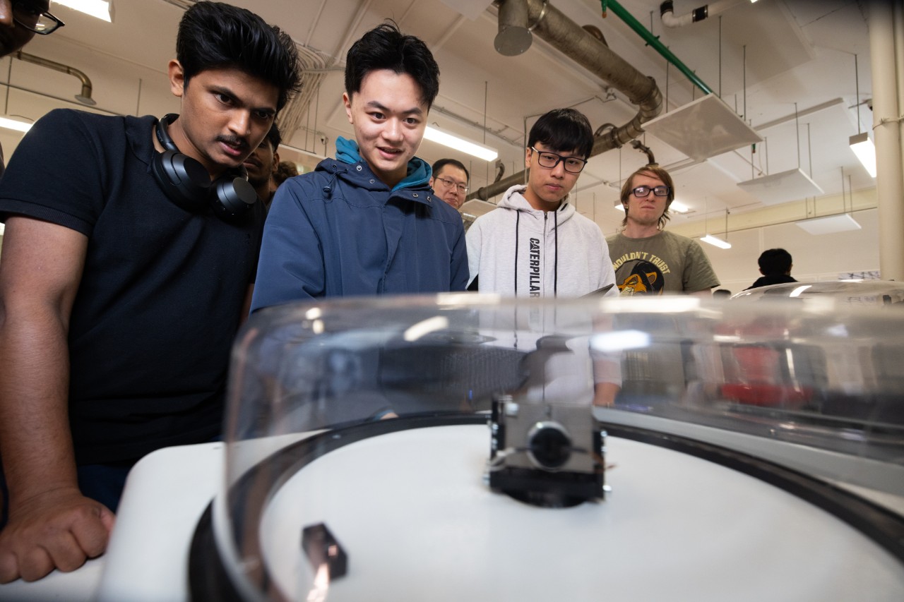 an image of Swinburne students using the Applied Mechanics Lab (Dynamics Lab)