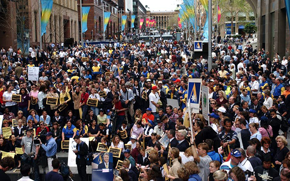 Ansett supporters rally in Sydney on September 14 2001, calling on the federal government to bail out the airline. Dean Lewins/AAP