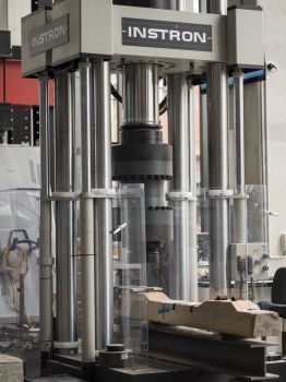 Instron 5MN Four-Column Static Testing Machine