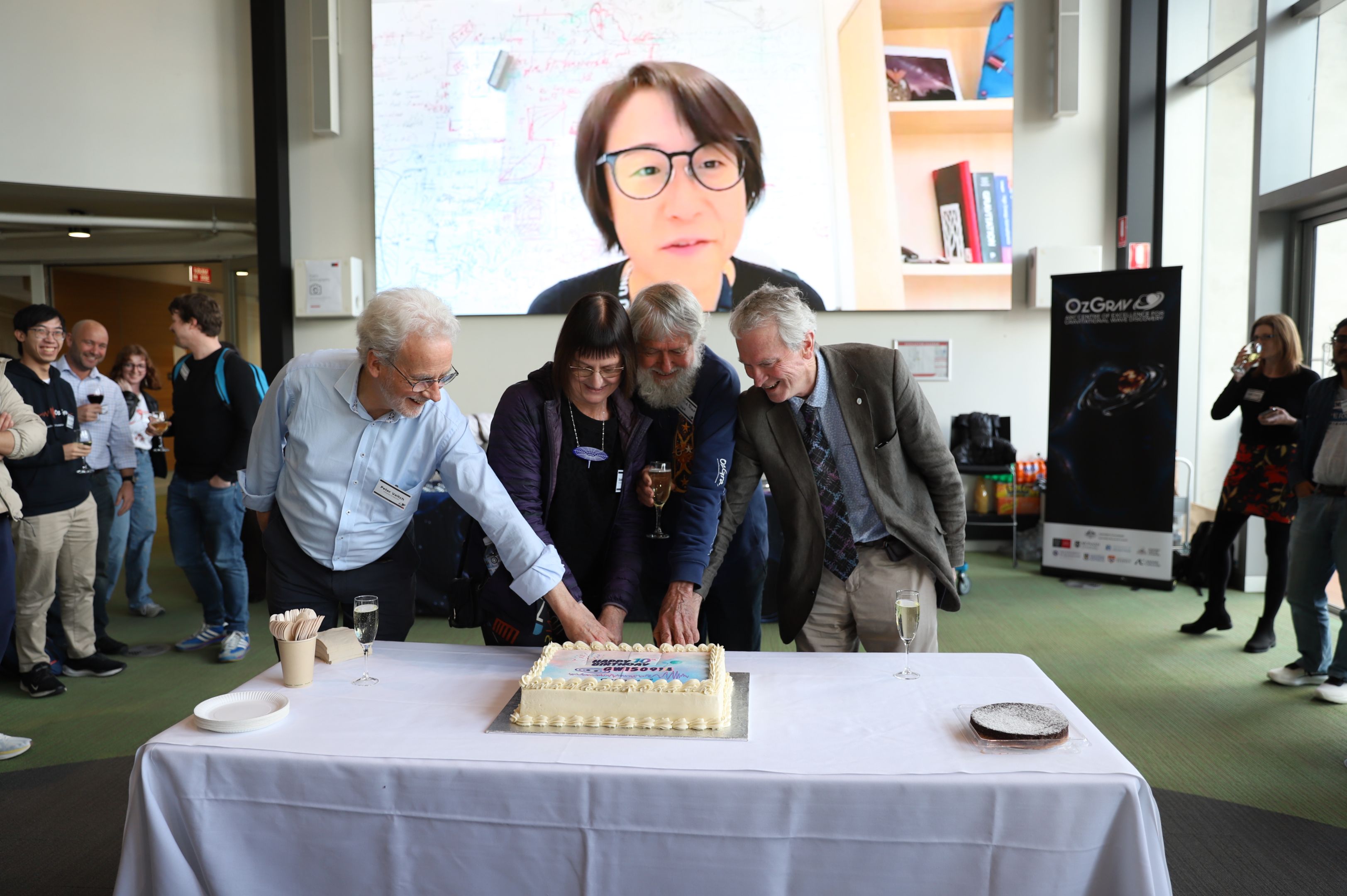 A cake-cutting to celebrate 10 years of gravitational wave discovery