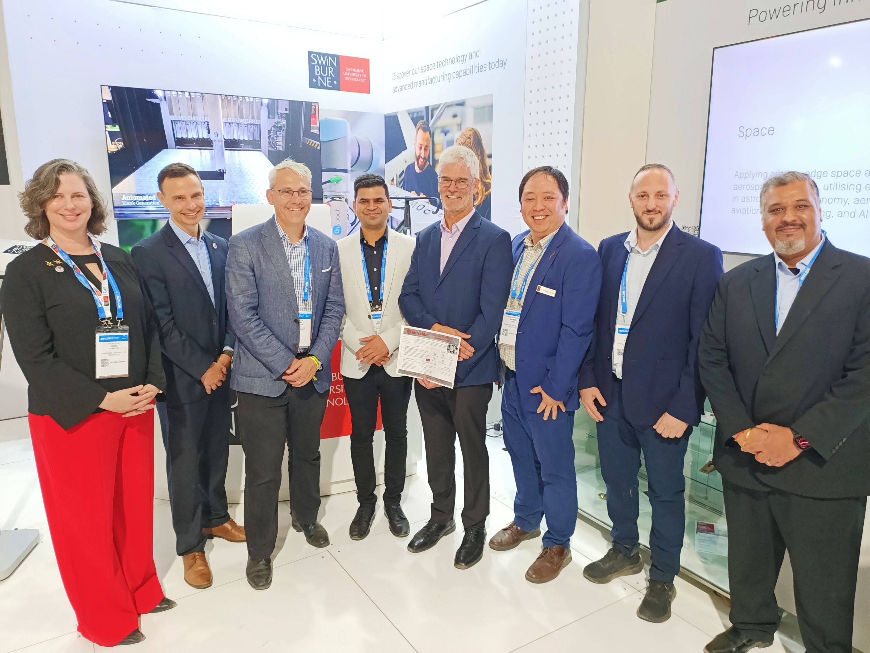 Swinburne representatives, EntroMat founders and Minister Pearson