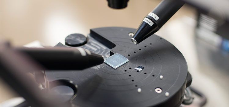 An ellipsometer in use at Swinburne's Solar Facility.