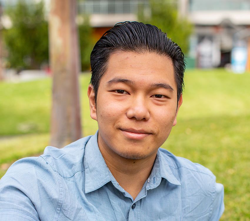Closeup of Noah Htin Lin Htet smiling to camera with the Swinburne quad blurred in the background