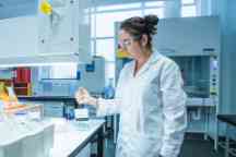 Swinburne science students hard at work in the university's laboratory facilities.