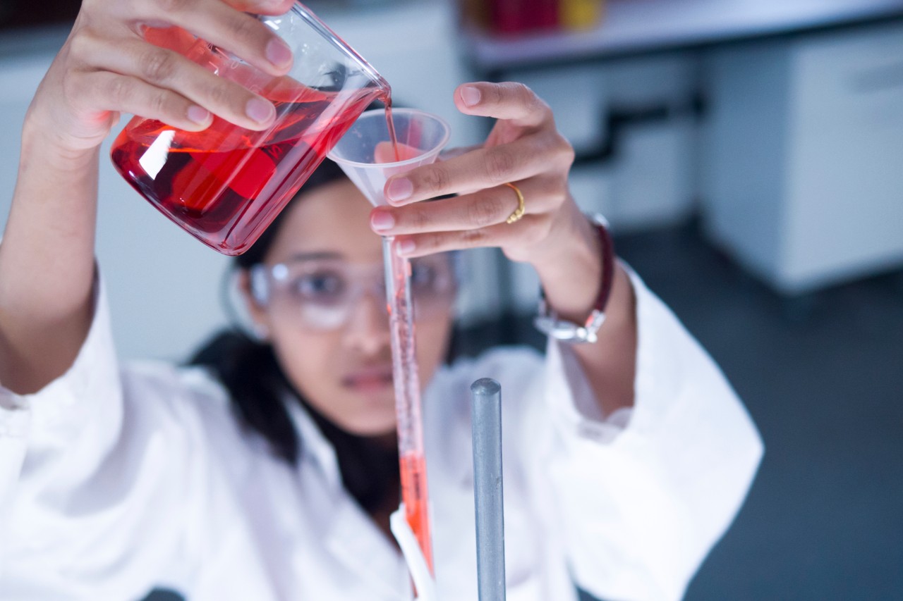 Swinburne science students hard at work in the university's laboratory facilities.